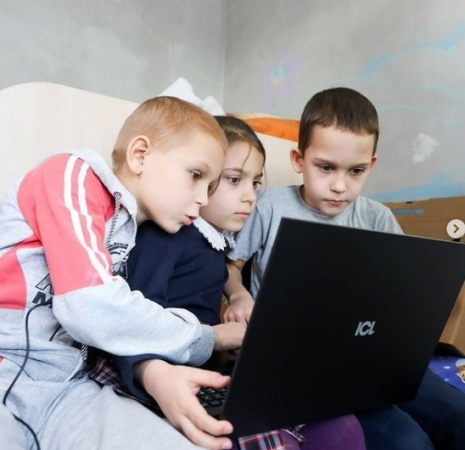 «Роснефть» обеспечила ноутбуками ICL с ОС Astra Linux многодетные семьи Красноярского края