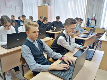 CNews: объем закупок отечественных ноутбуков для школ увеличился в три раза