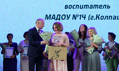 Томские педагоги получили ноутбуки ICL