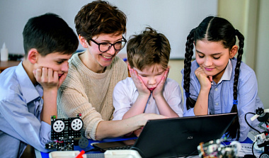 Российский ноутбук RAYbook Si1512 для школы