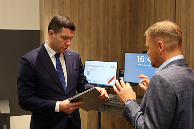 Антон Алиханов посетил завод ICL Техно